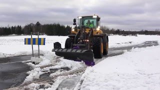 Volvo L70H hjullastare och Holms snöredskap i snöröjning [upl. by Elyac]