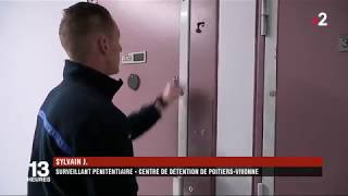 De la prison au tribunal comment est escorté un détenu  AFP News [upl. by Grosvenor]