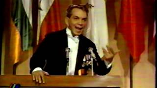 Discurso memorable de Cantinflas en quotSu Excelenciaquot MEGA 2000 [upl. by Tavish]