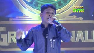 ▶ Badhusha Best Performance Zuhra Bathool Pathinalam Ravu Grand Final Mappila Songs YouTube [upl. by Nnyl526]