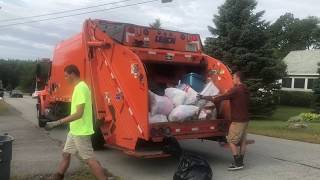 Seabrook NH DPW  International DuraStar Leach 2RIII Rear Loader [upl. by Yelsel]