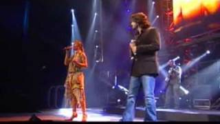 Antonio Orozco y Malú  Devuelveme La Vida 271103 EN VIVO [upl. by Zertnom469]