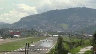 Landings and take off from Tegucigalpa Toncontin HONDURAS [upl. by Knighton]