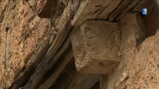 Insolite  l’une des plus vieilles maisons de l’Aveyron fait le buzz sur internet [upl. by Nanreh]