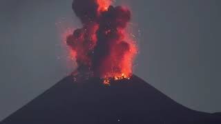 IL VULCANO ESPLODE IN DIRETTA [upl. by Aicertap834]