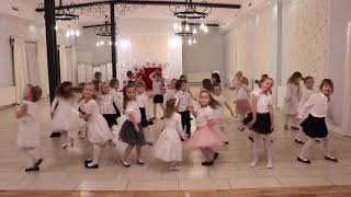 Arka Noego  Świeć gwiazdeczko świeć Wolak Dance Studio Fruciaki Taniec świąteczny [upl. by Nerahs806]