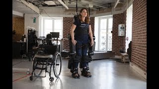 Un exosquelette pour rendre la marche aux personnes handicapées [upl. by Reeba342]