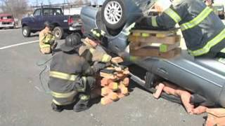 Lifting a rollover with airbags [upl. by Natanhoj]